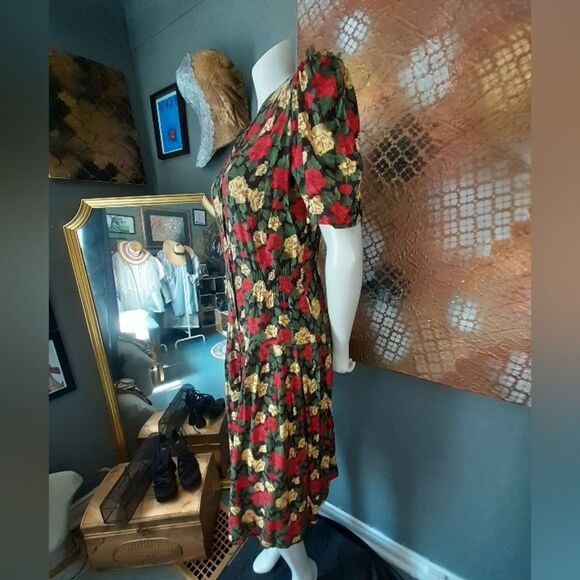 Vintage Dark Floral Button-Down Dress - Picture 6 of 16